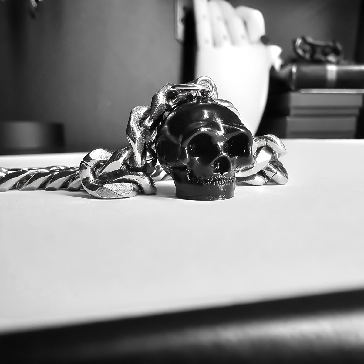 SKULLS Reborn panssari kaulakoru