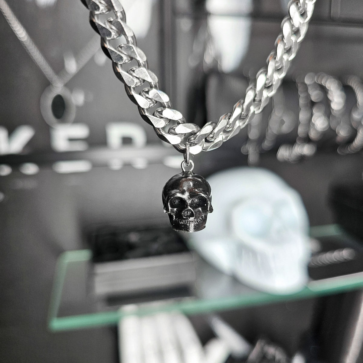 SKULLS Reborn panssari kaulakoru