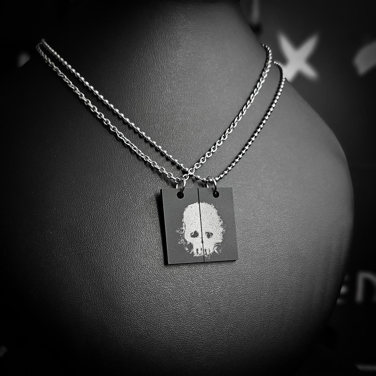 Pääkallo amuletti – parisuhde riipus kahdelle